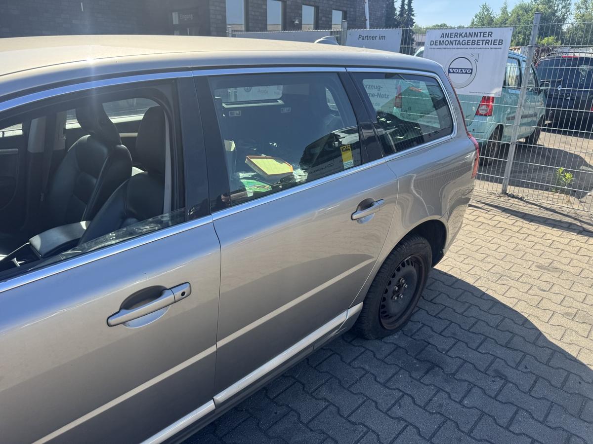 Volvo V70 original T&uuml;r hinten links 484 Seashell Metallic Kombi Rohbau Bj.2009